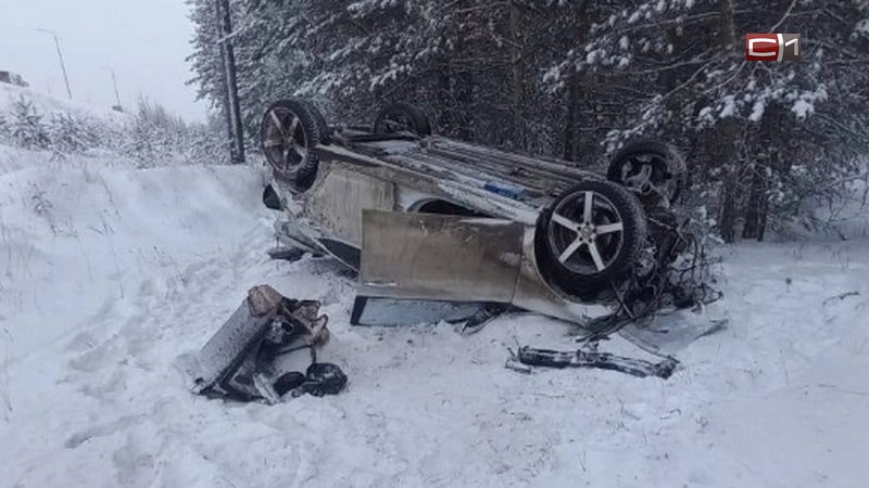 Возле Сургута автомобиль вылетел в кювет и перевернулся: пострадал водитель