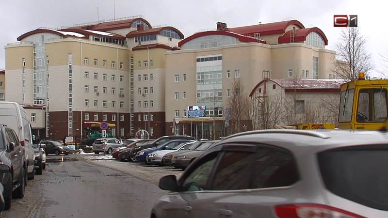 У больниц и поликлиник Сургута увеличилось количество парковочных мест