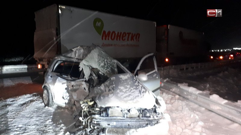 Женщина-водитель погибла при выезде на встречную полосу под Сургутом