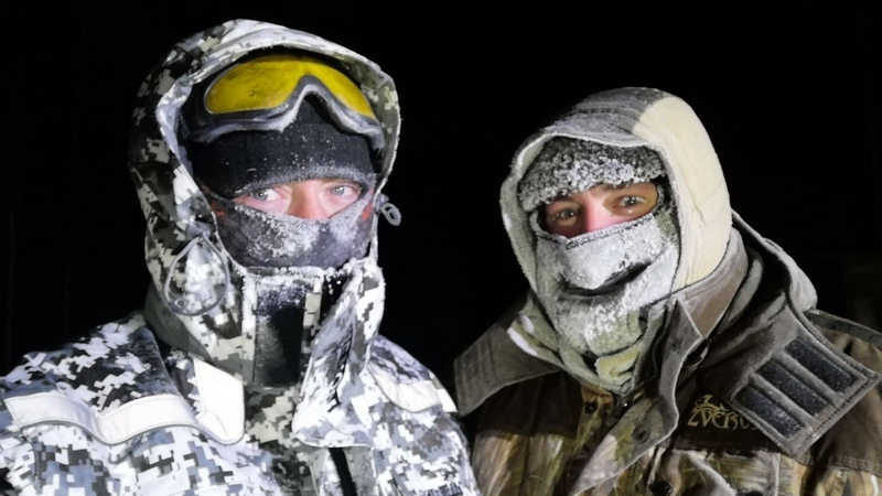 Волонтеры спасли замерзавших на озере в Югре рыбаков
