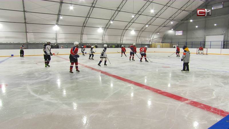Зимний спортивный сезон в Сургутском районе открыли товарищеским матчем