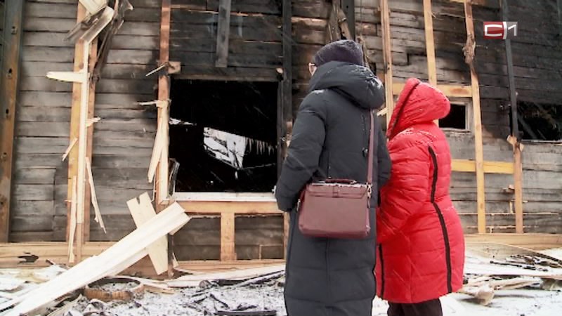 Пожар в двухэтажном доме оставил без жилья 10 семей в Тюменской области
