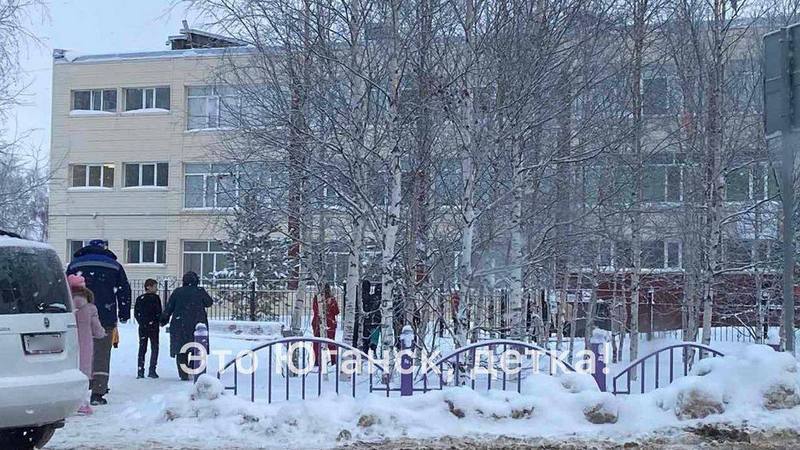 Массовая эвакуация школ в Нефтеюганске из-за странных сообщений в сети