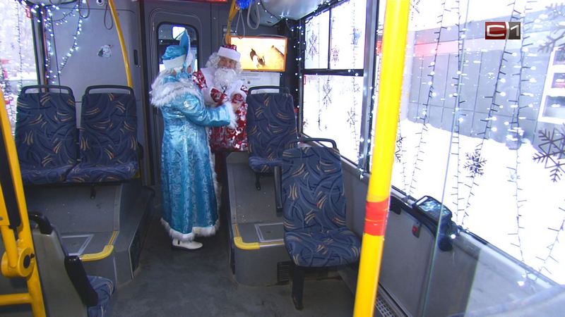 В Сургуте водителем автобуса стал Дед Мороз 