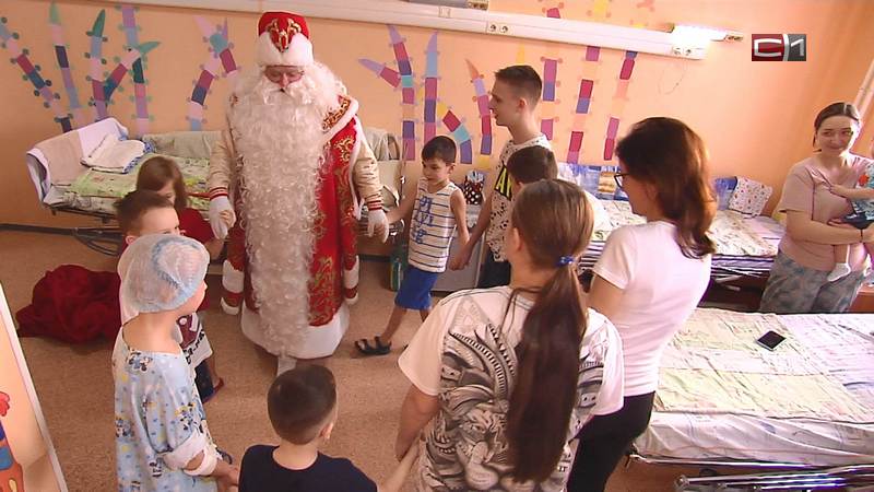 Дед Мороз порадовал маленьких пациентов травмцентра Сургута