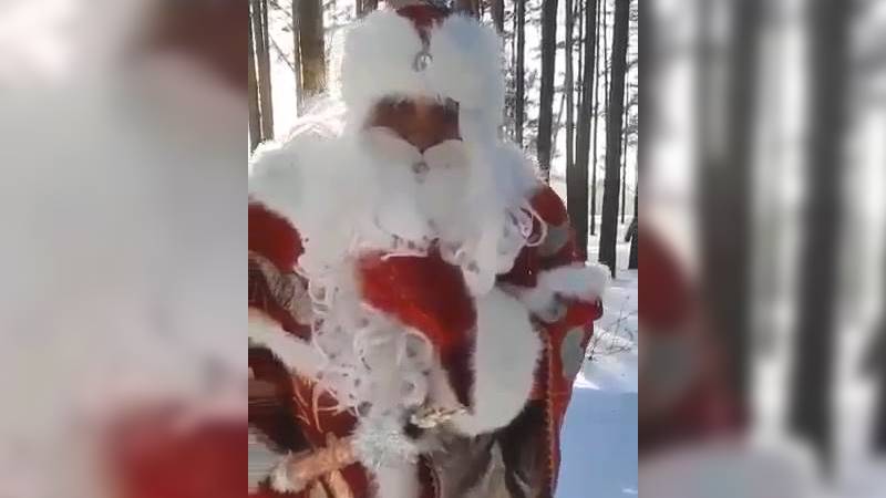 Дед Мороз «выпал из саней» на дороге Нижневартовск-Томск. ВИДЕО