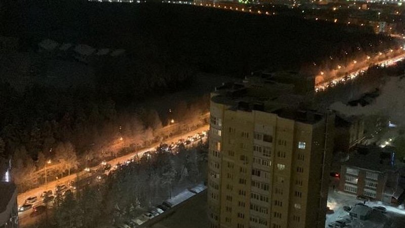 В масштабной пробке в Сургуте оказался виноват сбой в работе светофоров