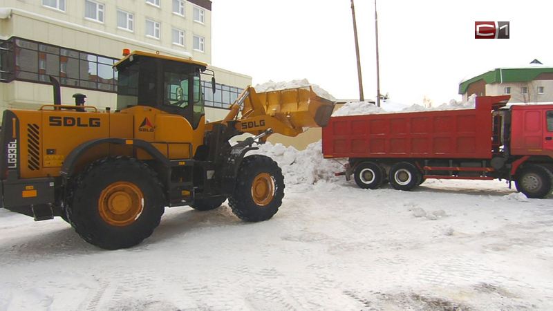 В мэрии Сургута назвали УК, которым грозит штраф за несвоевременную уборку снега