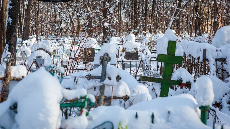 «Места готовят»: пользователей соцсетей напугала новость о расширении кладбищ в Югре