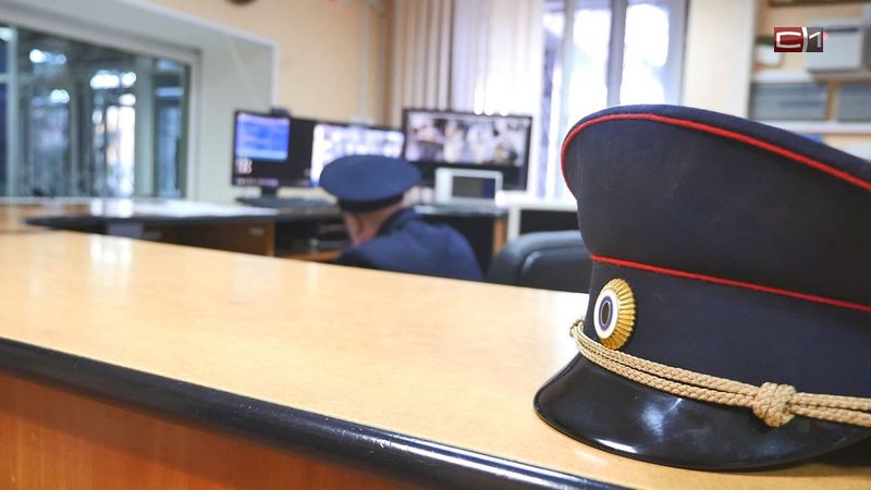Попытка дать взятку полицейскому обернулась для пассажира из Сургута статьей УК