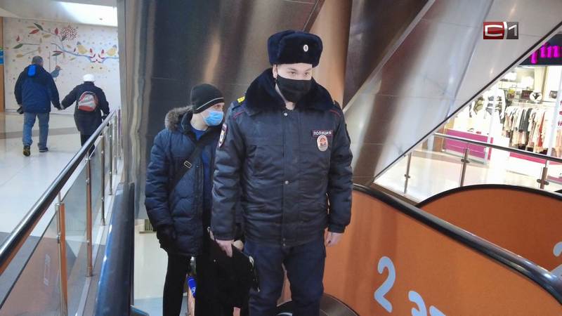 В ТЦ и супермаркетах Сургута участились проверки на соблюдение масочного режима