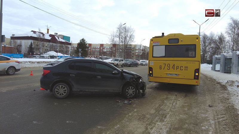 Подробности ДТП с автобусом в Сургуте: нашли сбежавшего водителя легковушки