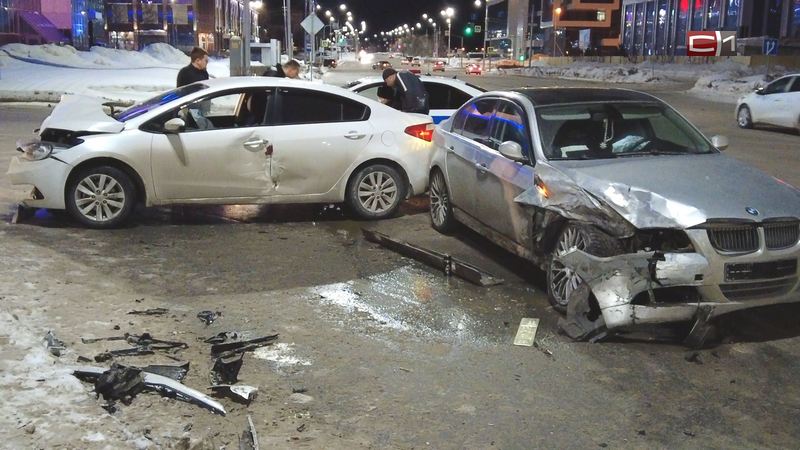 В ДТП с тремя автомобилями в Сургуте пострадал пассажир 