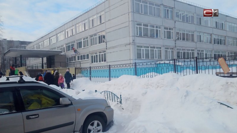 СРОЧНО! В школах Сургута идет эвакуация
