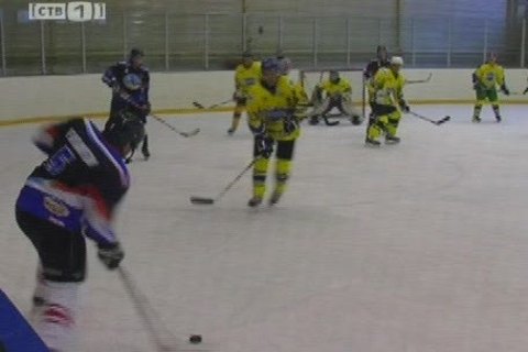 Сургутские хоккеисты начали сезон с победы