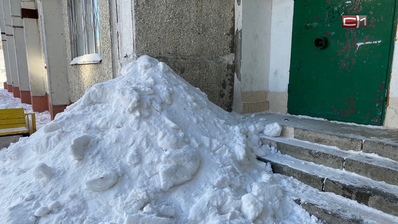Жилстрой Югры начал обследовать многоэтажки в городах на предмет скопления снега