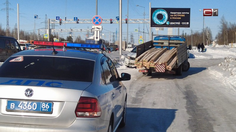 Авария с участием грузовой «Газели» произошла в Сургуте