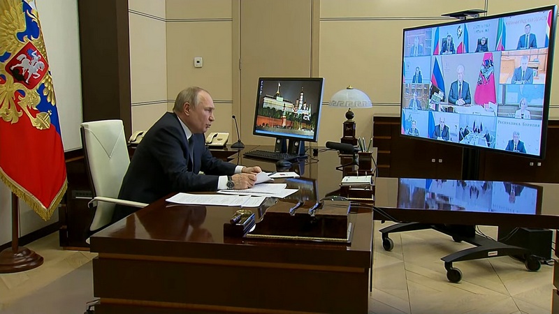 Путин поручил увеличить МРОТ, прожиточный минимум, пенсии и другие соцвыплаты