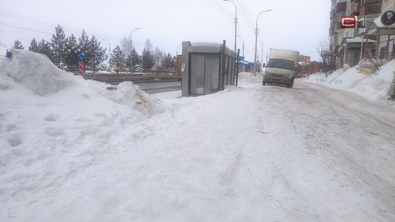 Опасные тротуары. В Сургуте некоторые пешеходные зоны ни разу не чистили от снега