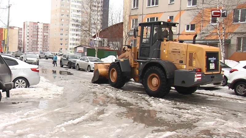 Вывозить снег с улиц Сургута будут круглосуточно