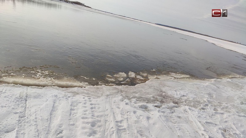 Прекращены поиски людей, провалившихся на снегоходах под лед близ Сургута