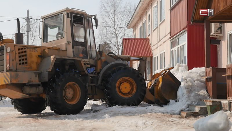 Власти Сургутского района нашли способ решения проблемы с уборкой снега