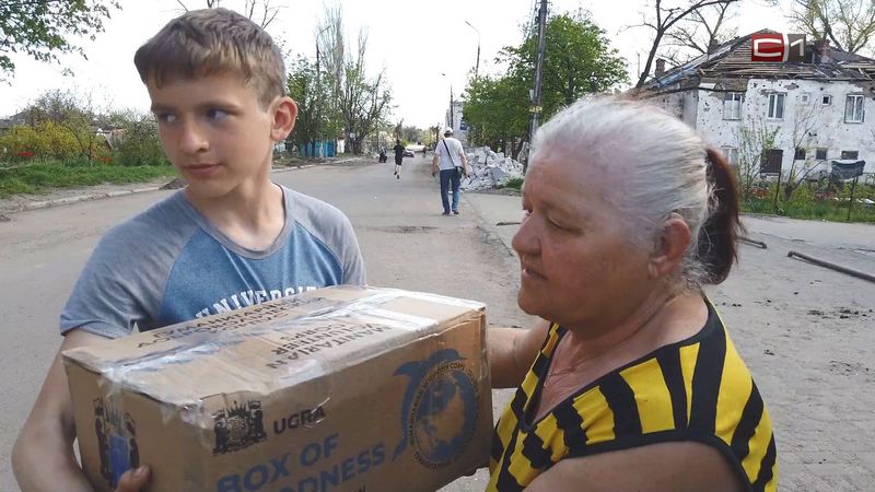 Добровольцы Гуманитарного корпуса Югры развозят грузы по поселениям у Мариуполя