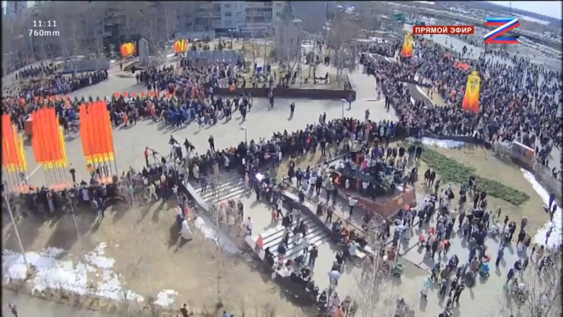 Тысячи сургутян вышли на торжественный митинг к Мемориалу Славы