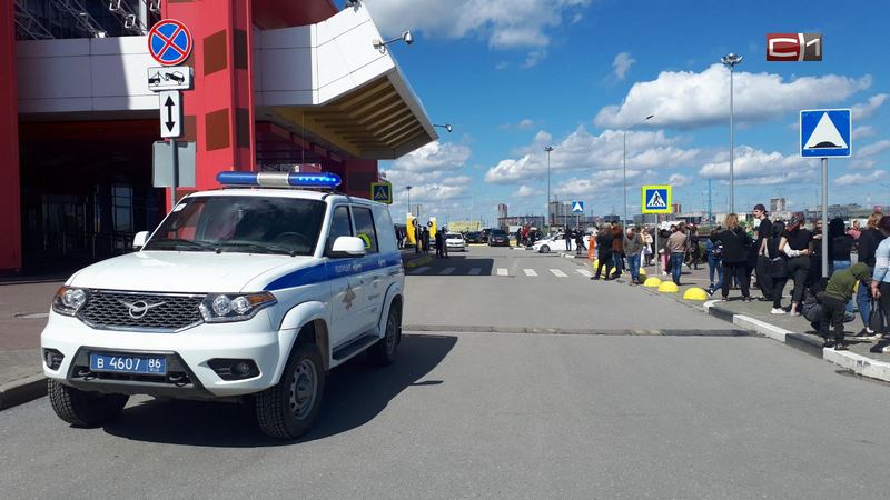 Эвакуированы посетители и персонал двух торговых центров Сургута