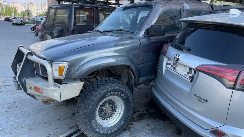 Нарушение ПДД водителем «Тойоты» привело к массовой аварии в Югре