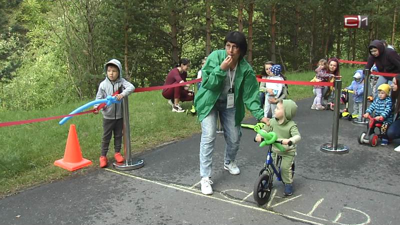 «Дети рулят»: маленькие жители Сургута поучаствовали в гонках на велосипедах