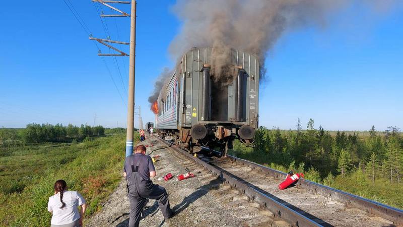 Вагон в огне. Пожар в пассажирском поезде сообщением Новый Уренгой - Оренбург