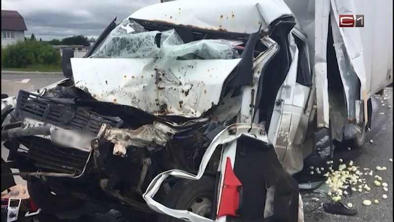 Смертельная авария в Тюмени: «Газель» врезалась в стоящее грузовое авто