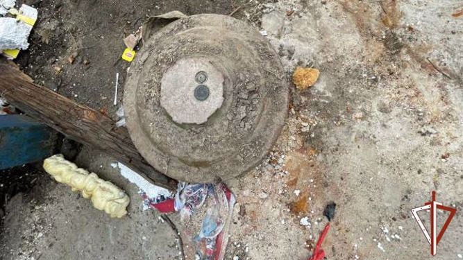 В Югре обезвредили противотанковую мину, найденную у мусорных баков