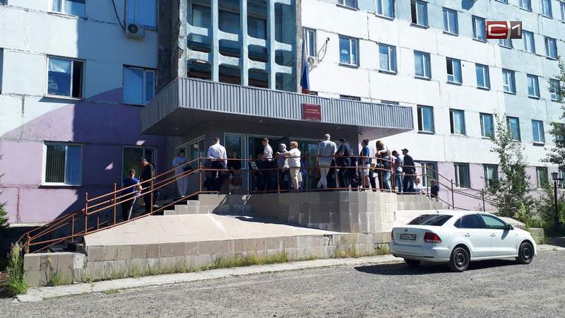 В Сургуте эвакуированы посетители зданий судов из-за угрозы минирования