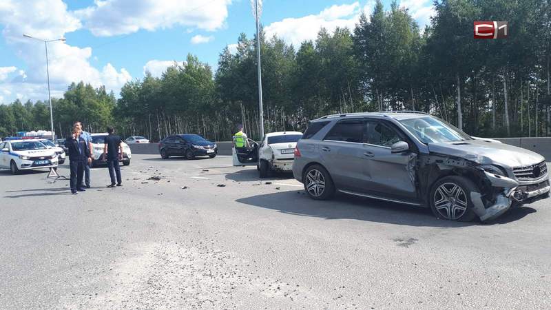 ДТП с минимум четырьмя авто произошло в Сургуте на Аэрофлотской