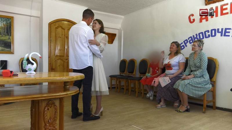 Романтика в сургутской колонии: заключенный с возлюбленной сыграли свадьбу