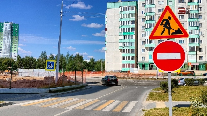 «Кирпич» и ограждения появились на перекрестке Комсомольский — Федорова в Сургуте