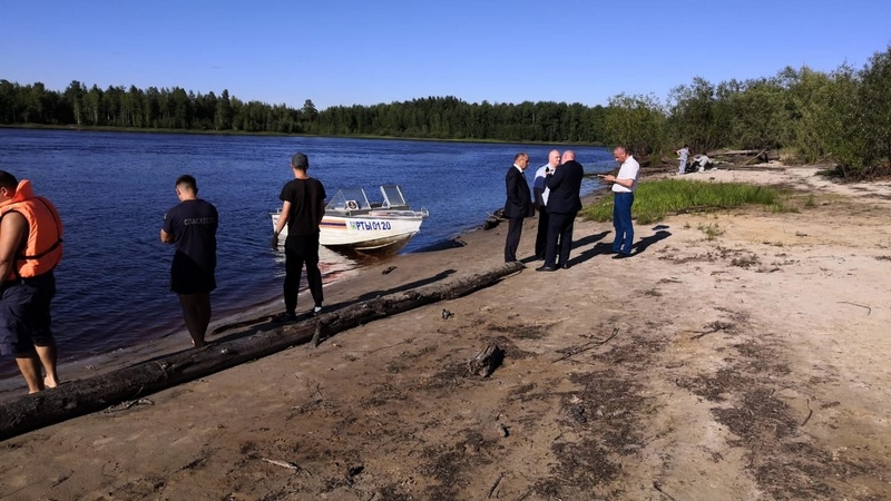 В Югре двое пьяных мужчин решили поплавать в реке - один из них погиб