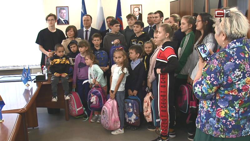 Школьникам из Донбасса сургутяне собрали наборы для учебы