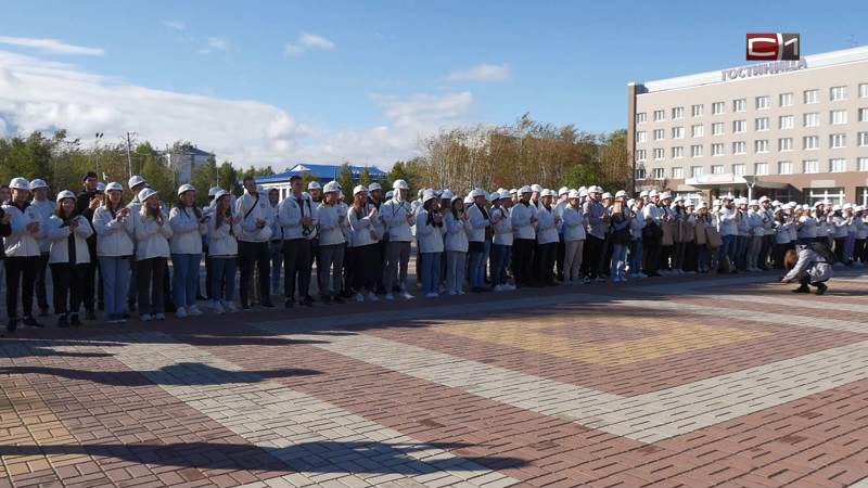 Около 200 молодых сотрудников Сургутнефтегаза посвятили в нефтяники