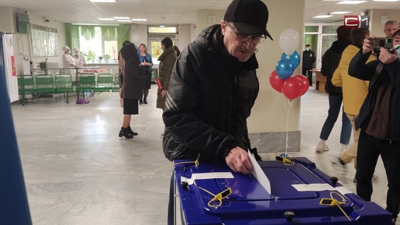 Избирательные участки в Сургутском районе открылись под гимн России