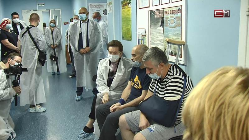 Наталья Комарова встретилась с жителями ДНР, проходящими лечение в Сургуте