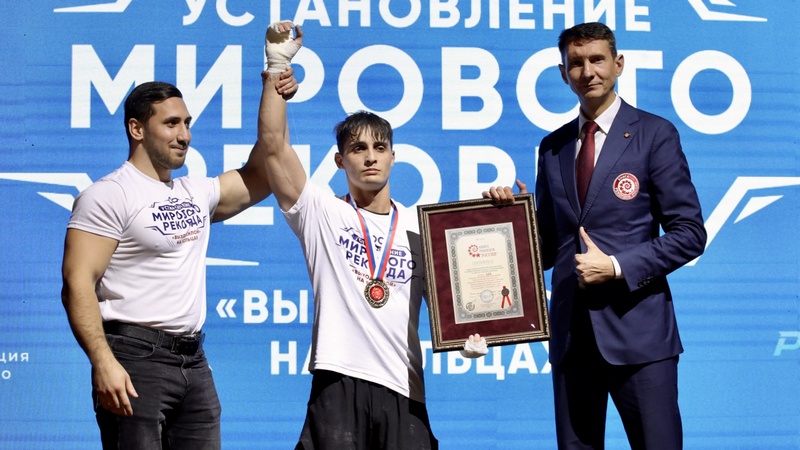Спортсмен из Сургутского района побил мировой рекорд по выходам силой