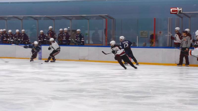 Сургутская хоккейная команда участвует в межрегиональном первенстве