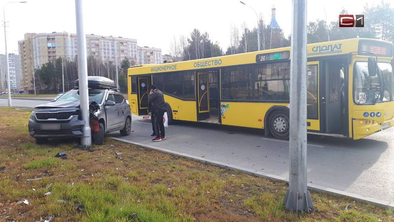 Спешил к другу. Водитель «Киа» устроил ДТП с пассажирским автобусом в Сургуте