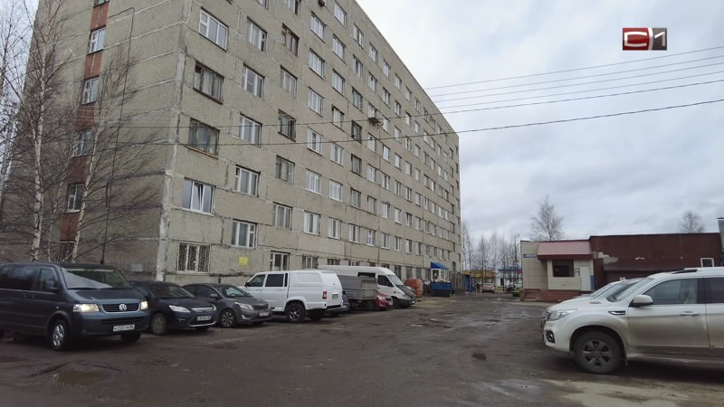СК и прокуратура организовали проверку по факту падения малыша из окна в Сургуте
