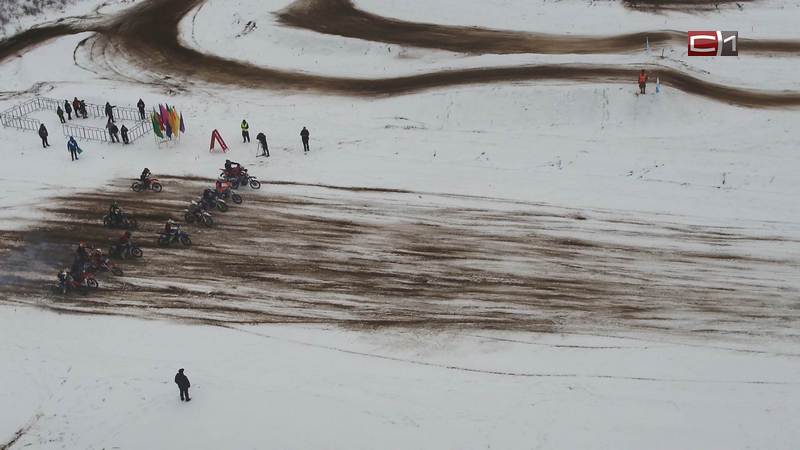 Первые в этом осенне-зимнем сезоне состязания по мотокроссу прошли в Сургуте