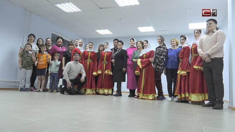 Прибывшие с Донбасса встречаются в Сургуте с представителями разных культур города