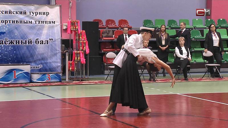 Три золота и пять призовых мест взяли сургутские танцоры на региональном турнире